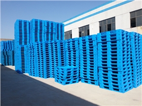 林辉塑料托盘堆码.jpg 林辉塑料托盘堆码.jpg