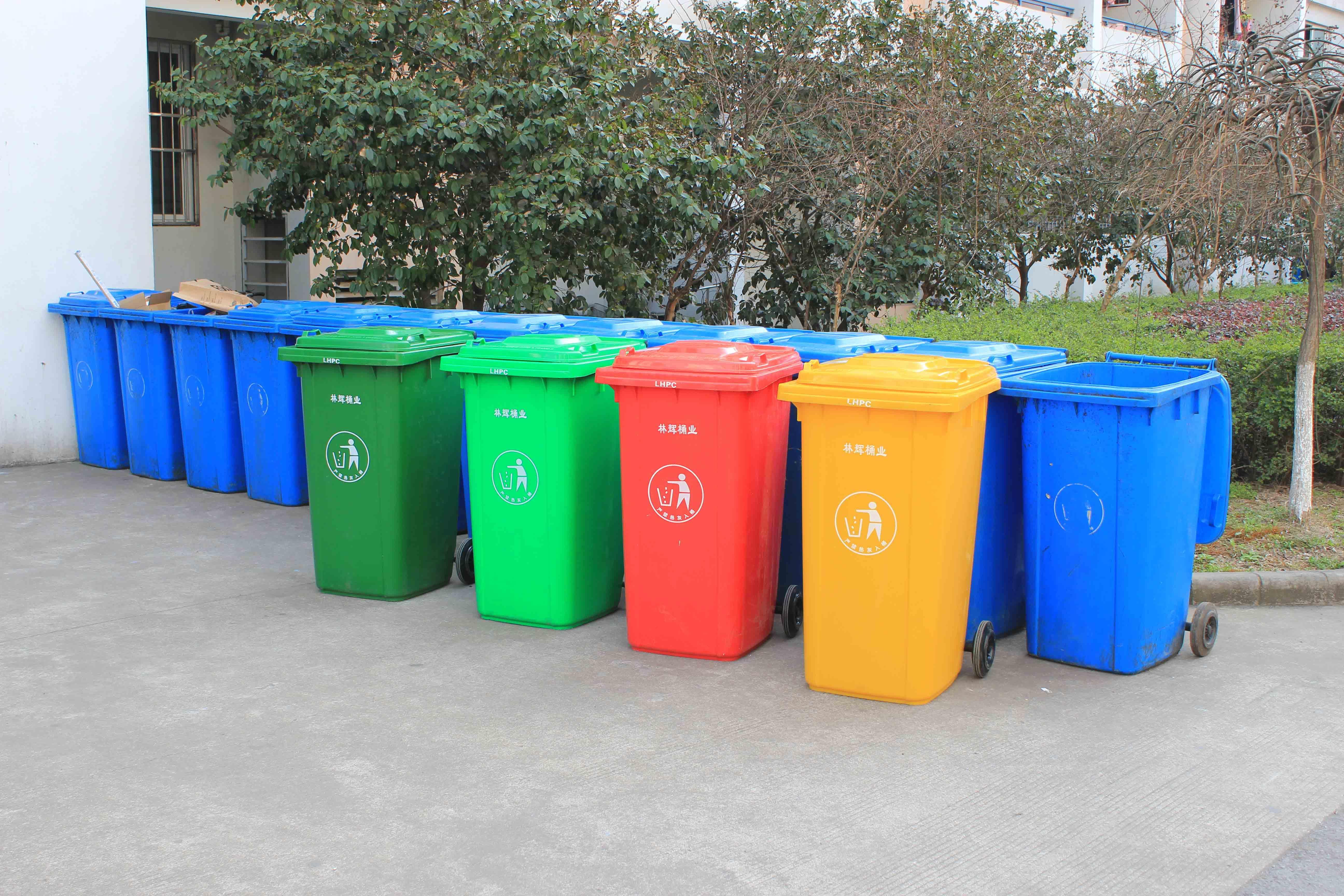 警告！你家的塑料环保垃圾桶一定要有“帽子”