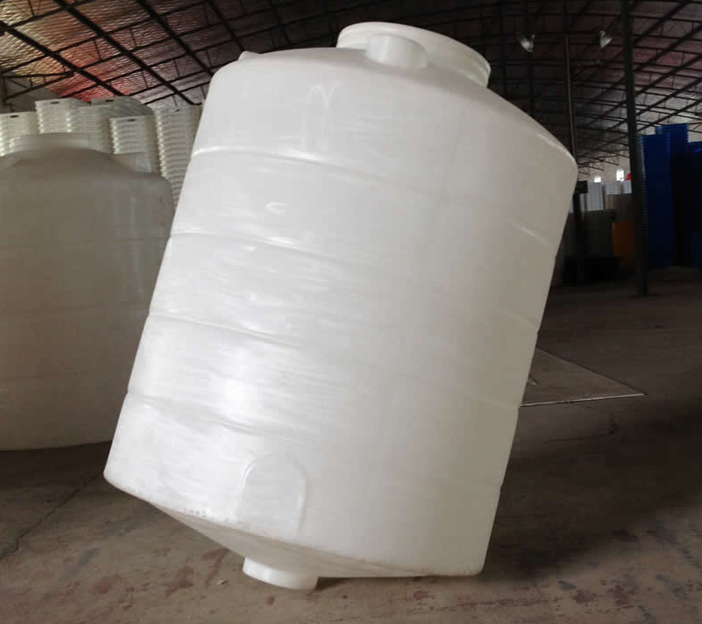 静默的守护者：食品与化工行业塑料储罐选型与应用深度指南